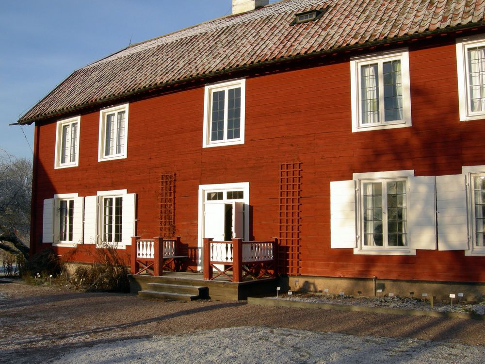 Linnés Hammarby, rött trähus söder om Uppsala
